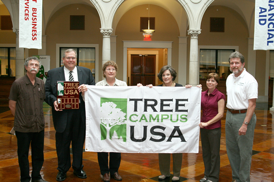 The official Tree Campus USA designation plaque and flag. Left to right, Luther Brown, Delta State University President John Hilpert, Linda Smith, director of Delta State’s facilities management, Lee Aylward of the Delta State Delta Center, Typel Blansett, Mississippi ‘s Urban Forester, and George Byrd of the Mississippi Urban Forestry Commission.